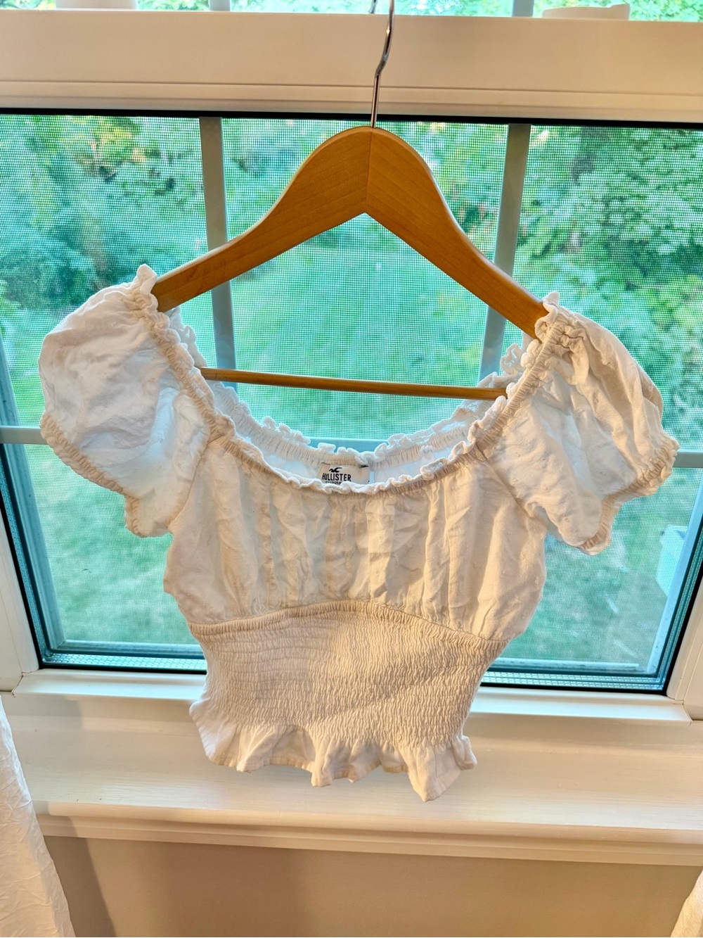 Hollister White Smocked Puff-Sleeve Crop Blouse